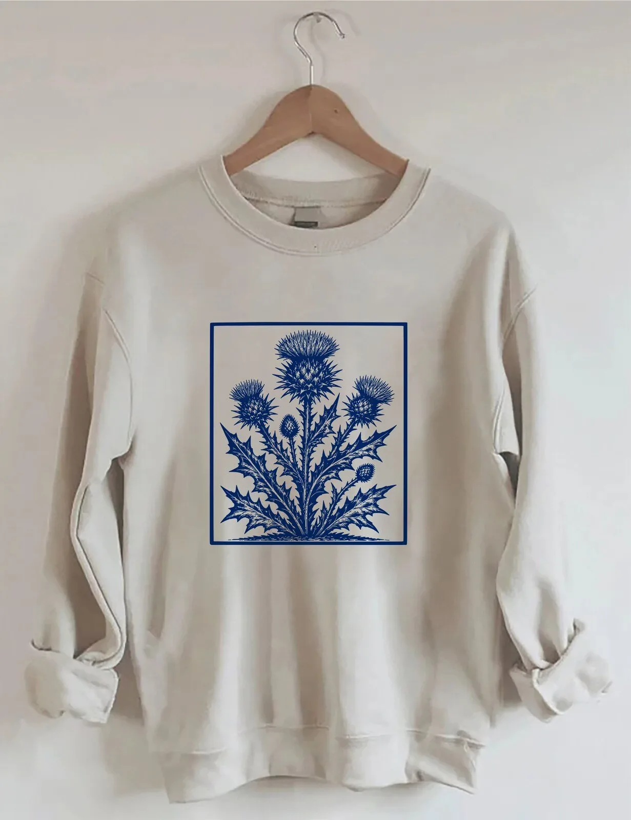 Crewneck Sweatshirt for Nature Enthusiasts Featuring Scottish Thistle Wildflower Design